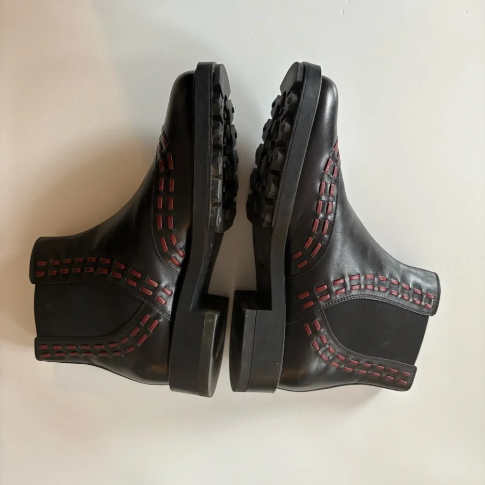 Tod’s ||‎ Whipstitched Chelsea Moto Boots Black Red 39